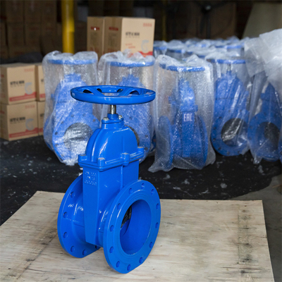 Válvula de porta do aço carbono da linha F4 DN600 da válvula de porta da roda de mão de QT450 GGG50